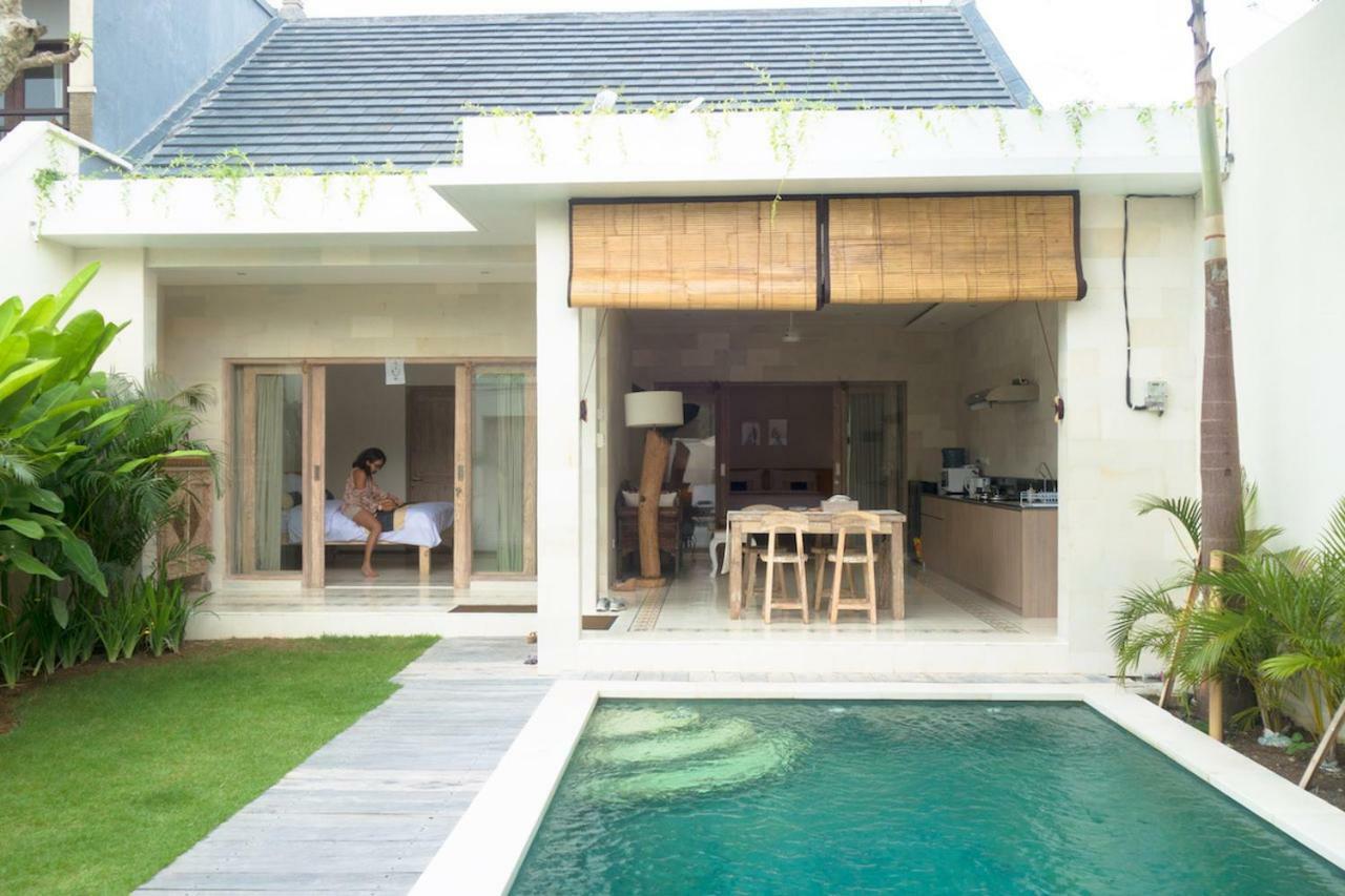 Gadis Seminyak (Bali)