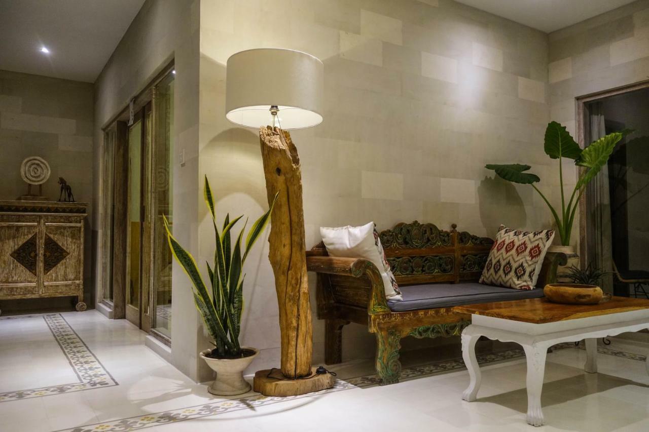 Gadis Seminyak (Bali)